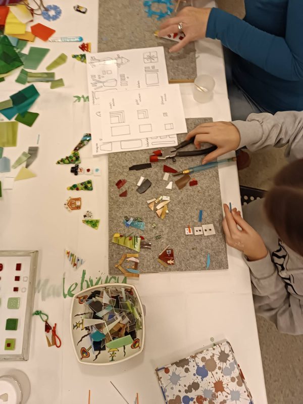 Családi-üvegékszer-workshop