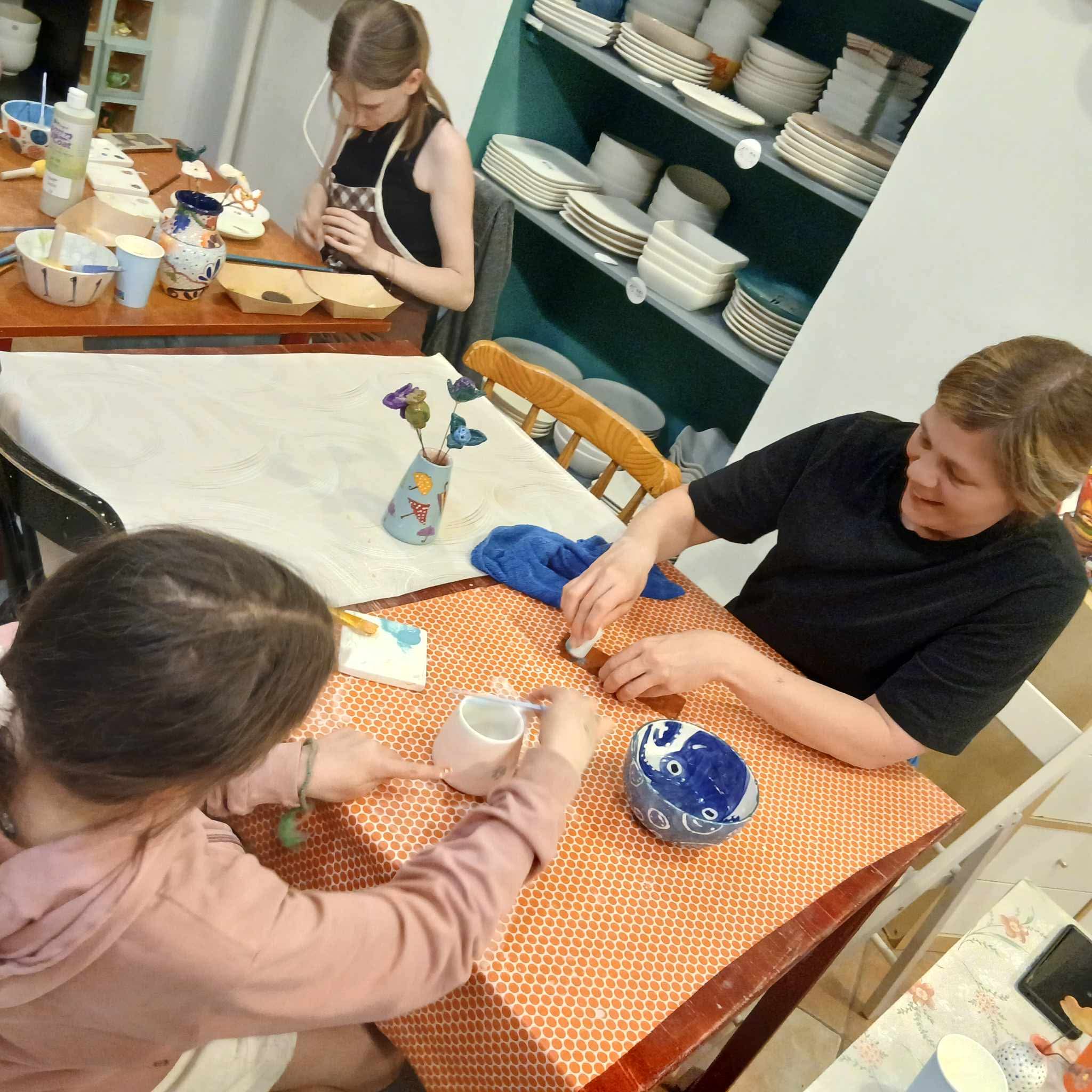 POP-UP MadeByYou gyerekeknek - Kamaraerdő – kerámiafestő foglalkozás - 2026. július 4. - Image 10